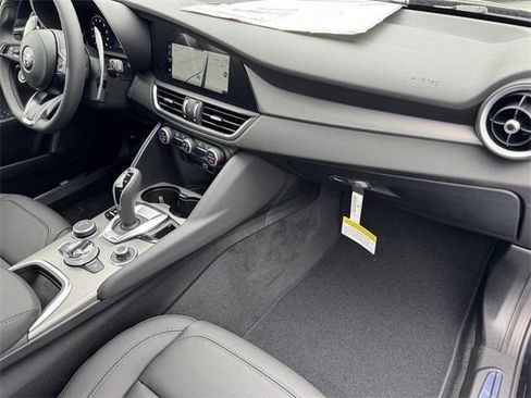 New 2025 Alfa Romeo Giulia image 7