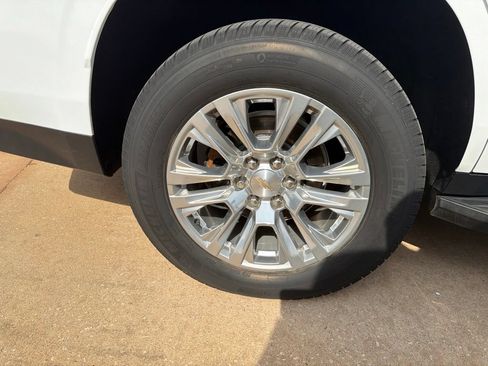 Used 2021 Chevrolet Tahoe LT w/ Luxury Package AWD/4WD image 10