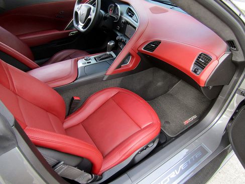 Used 2016 Chevrolet Corvette Z06 w/ 3LZ Preferred Equipment Group image 13