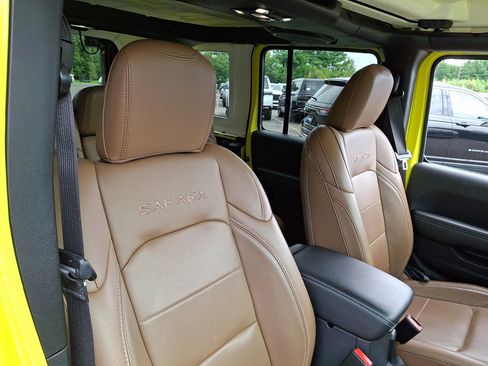 Used 2022 Jeep Wrangler Unlimited Sahara w/ Cold Weather Group AWD/4WD image 13