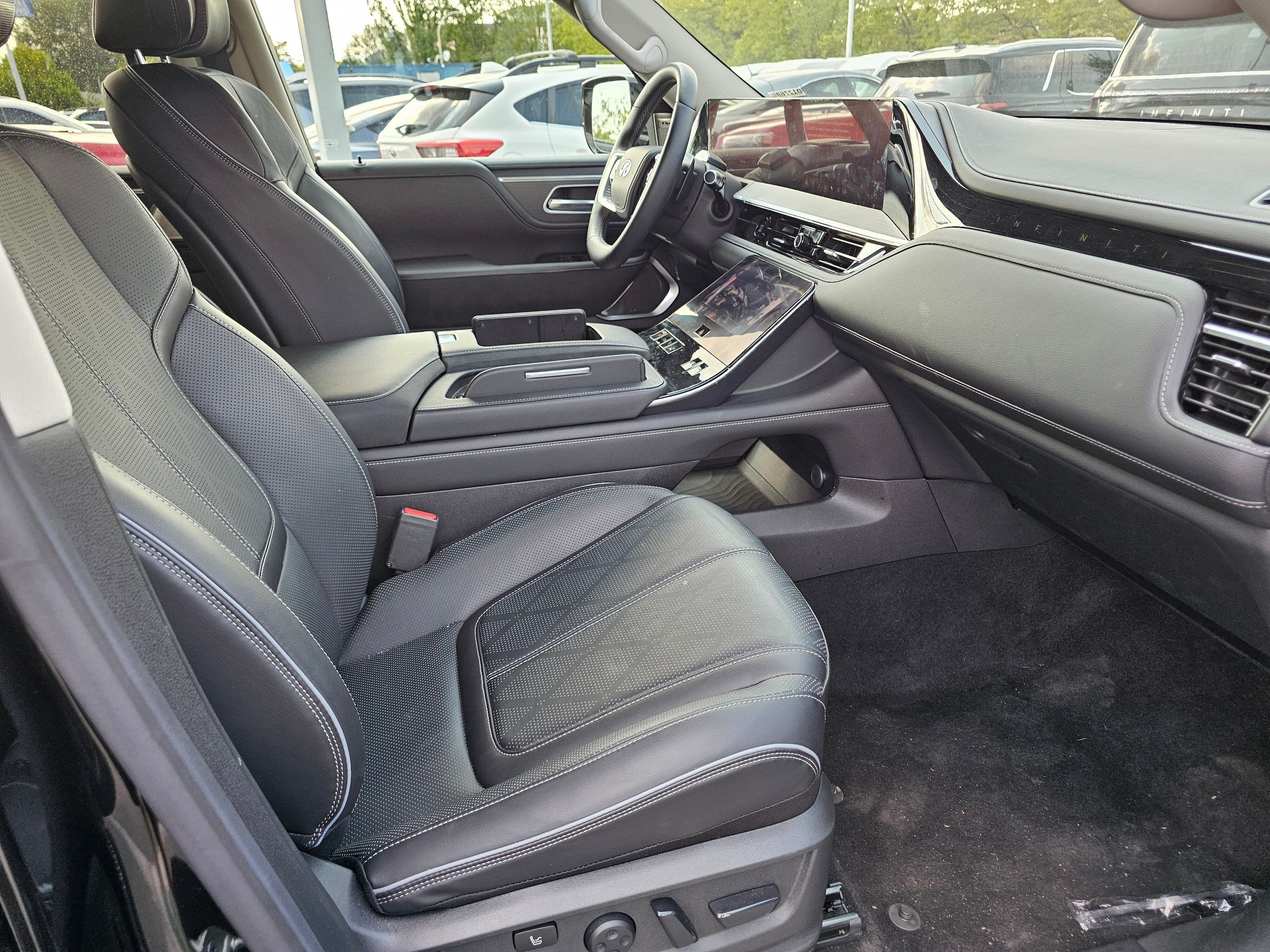 Used 2025 INFINITI QX80 Sensory AWD/4WD image 13