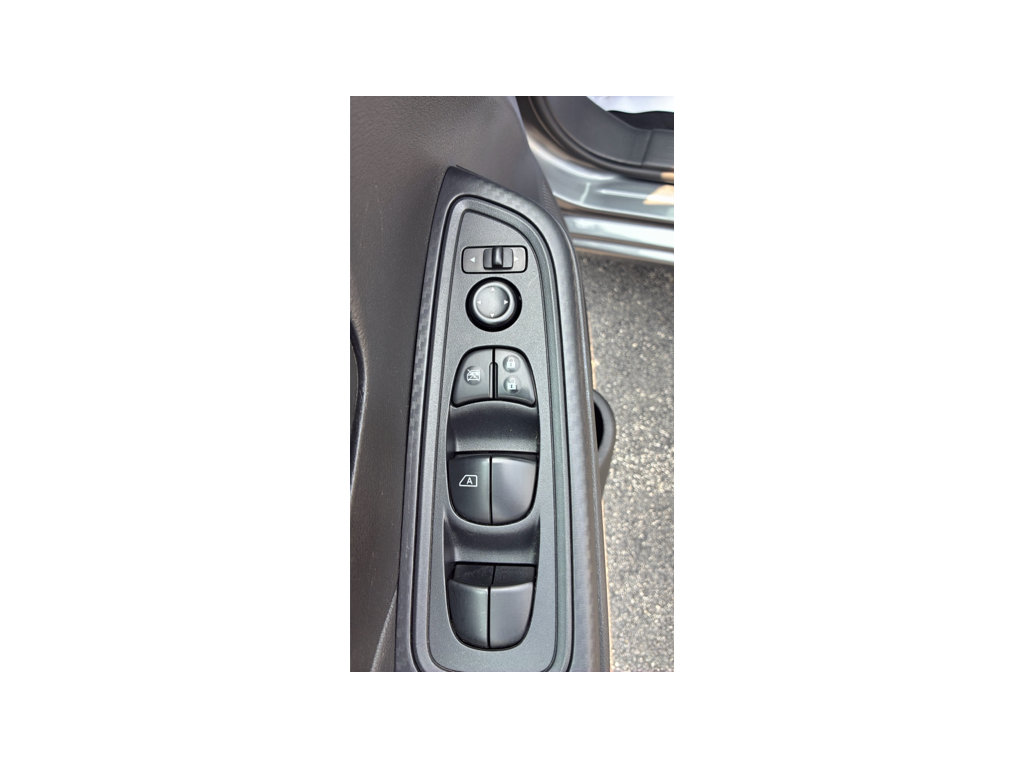 Used 2025 Nissan Versa S FWD image 12