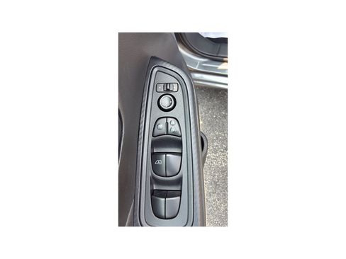 Used 2025 Nissan Versa S FWD image 12