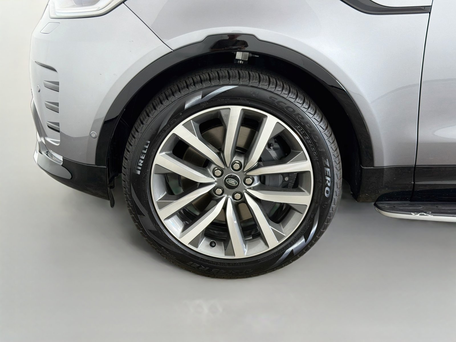 New 2026 Land Rover Discovery Limited Edition AWD/4WD image 34
