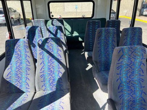 Used 2006 Ford E-350 and Econoline 350 Super Duty image 41