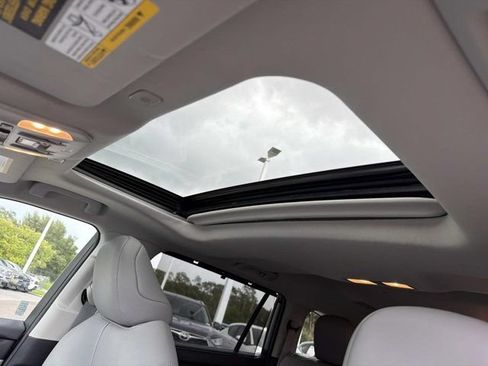 Used 2023 Toyota Highlander XLE FWD image 32