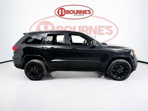 Used 2021 Jeep Grand Cherokee Laredo X AWD/4WD image 12
