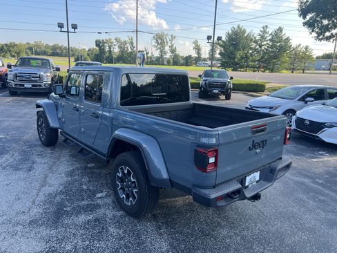 Used 2025 Jeep Gladiator Sport w/ Premium Package AWD/4WD image 5