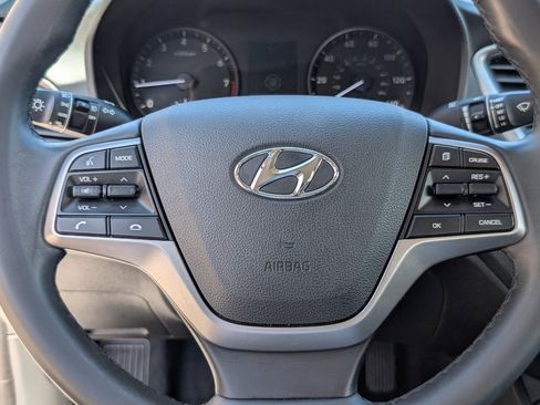 Used 2022 Hyundai Accent Limited image 18