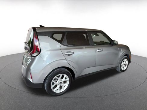 Used 2025 Kia Soul LX w/ LX Technology Package FWD image 14