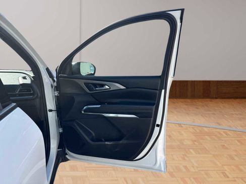 Used 2025 Chevrolet Traverse LT w/ Midnight/Sport Edition image 16