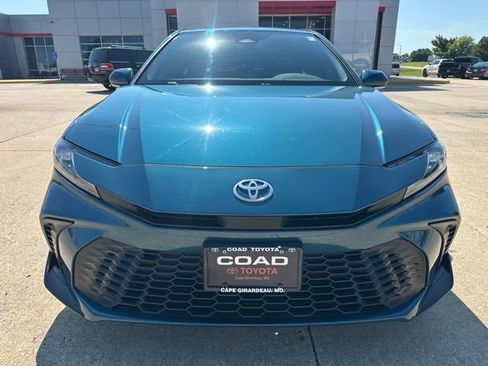 Used 2025 Toyota Camry SE w/ Convenience Package FWD image 6