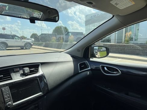 Used 2019 Nissan Sentra SR FWD image 18