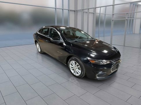 Used 2018 Chevrolet Malibu LT image 2