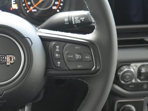 New 2025 Jeep Gladiator High Tide image 19