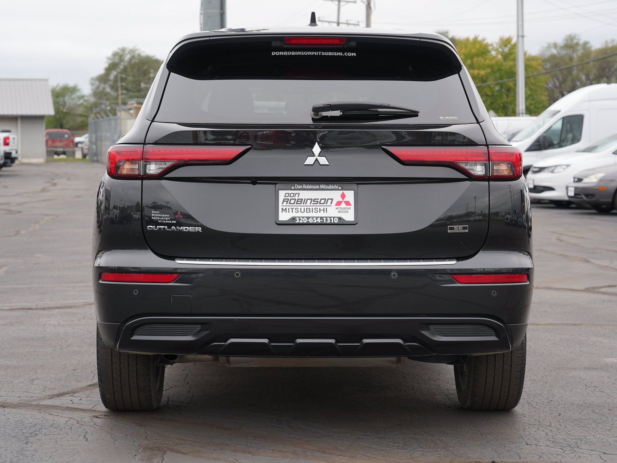 Used 2023 Mitsubishi Outlander SE Black Edition AWD/4WD image 4