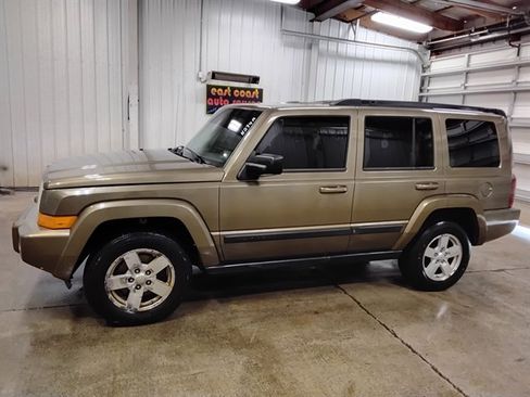 Used 2008 Jeep Commander Sport AWD/4WD image 5
