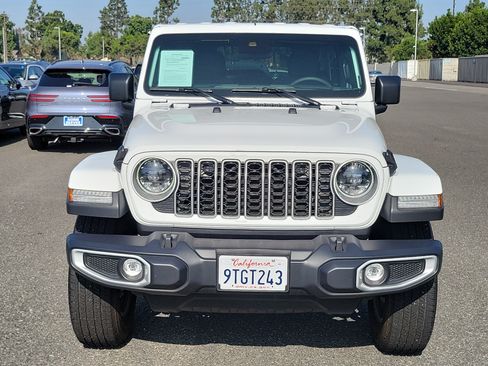 Used 2025 Jeep Wrangler Unlimited Sahara AWD/4WD image 6