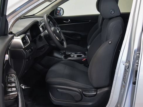 Used 2019 Kia Sorento FWD image 25