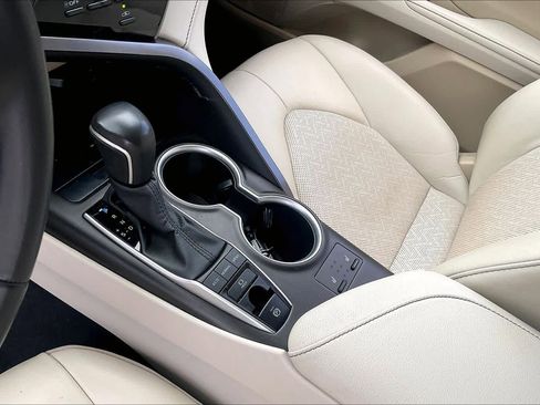 Used 2024 Toyota Camry XLE FWD image 16