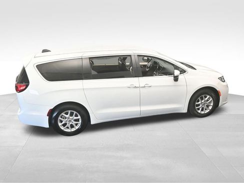 Used 2023 Chrysler Pacifica Touring-L FWD image 54
