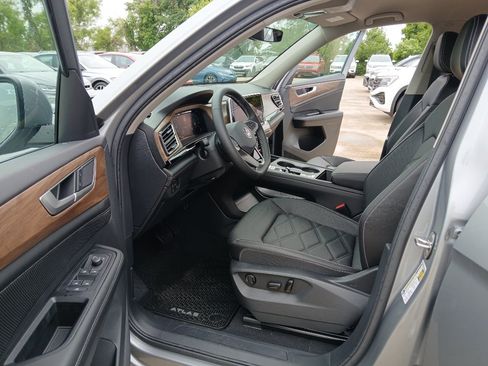 New 2026 Volkswagen Atlas SE FWD image 9