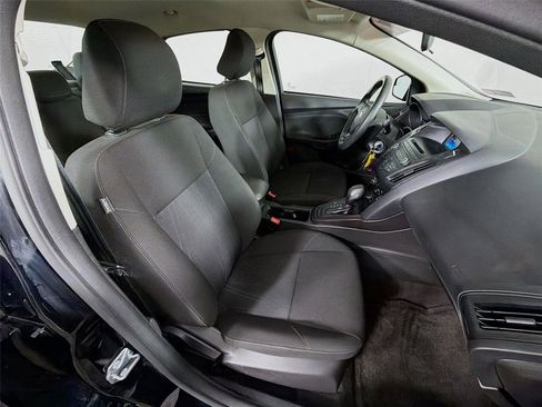 Used 2017 Ford Focus SE FWD image 24