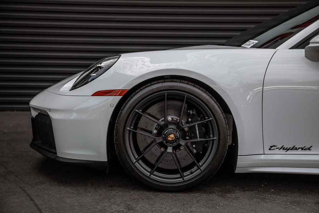 Certified 2025 Porsche 911 Carrera GTS RWD image 11