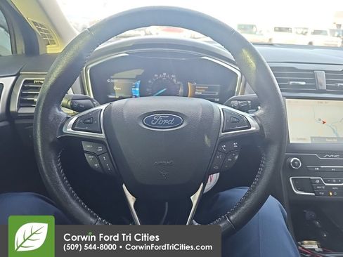 Used 2020 Ford Fusion SE w/ Equipment Group 151A FWD image 6