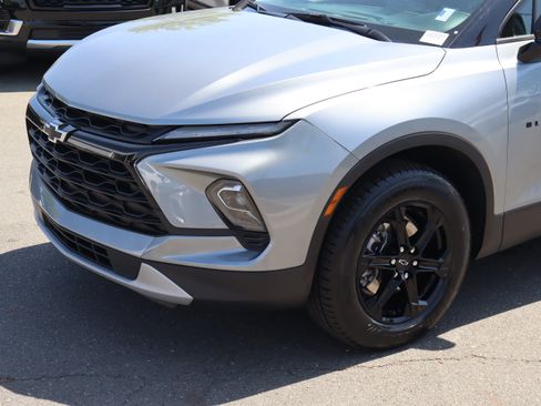 Used 2025 Chevrolet Blazer LT w/ Midnight/Sport Edition FWD image 6