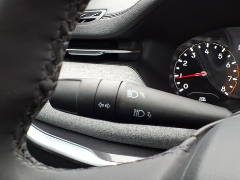 Used 2023 Jeep Compass Latitude image 27