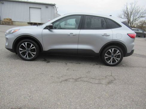 Used 2022 Ford Escape SE w/ SE Sport Appearance Package AWD/4WD image 8