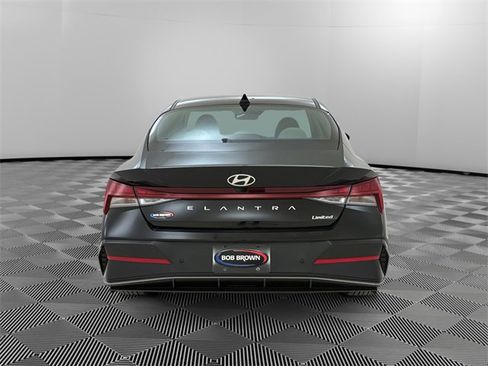 Used 2024 Hyundai Elantra Limited image 4