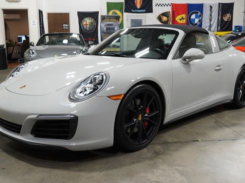 Used 2018 Porsche 911 image 17
