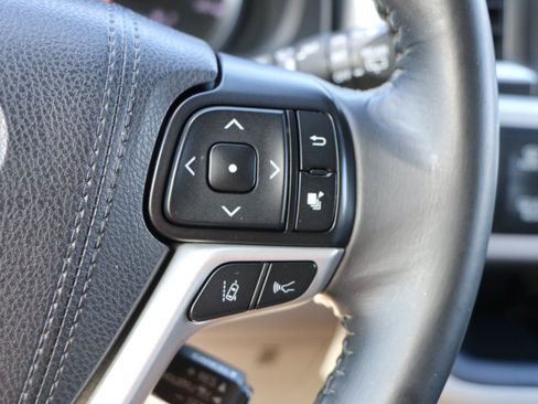 Used 2018 Toyota Highlander XLE FWD image 20