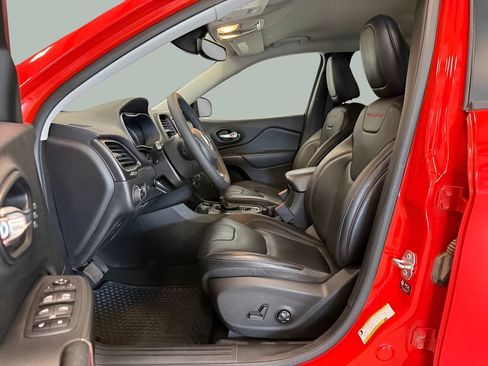 Used 2021 Jeep Cherokee Trailhawk w/ Technology Group AWD/4WD image 13