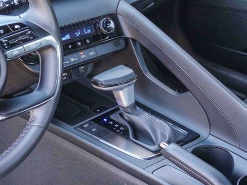 Used 2025 Hyundai Elantra Sport FWD image 18