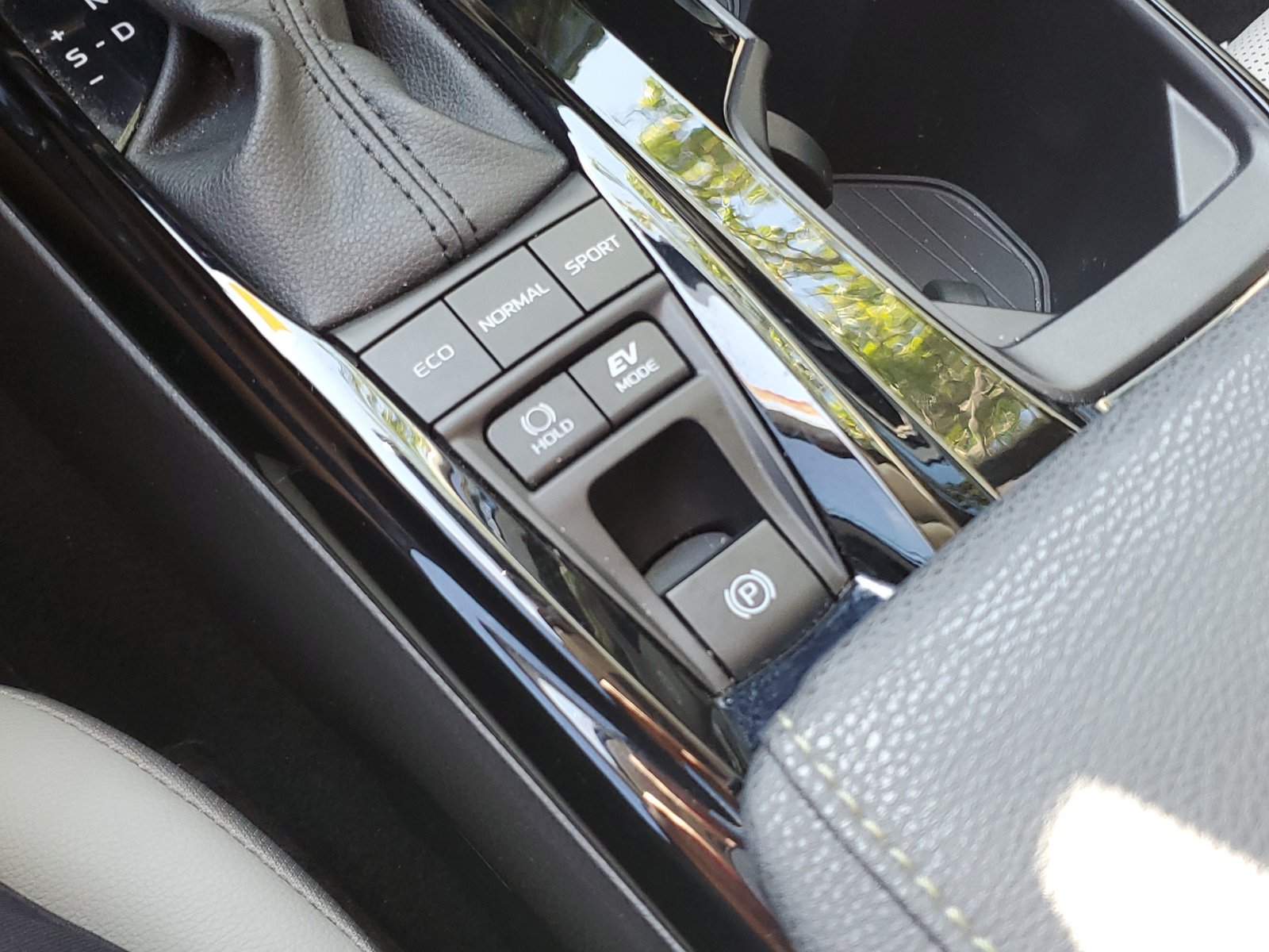 Certified 2025 Toyota Camry XLE w/ Premium Plus Package FWD image 32