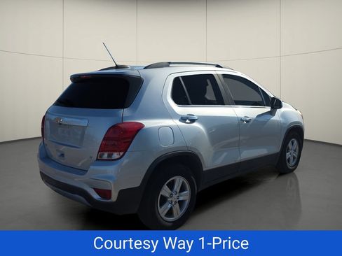 Used 2018 Chevrolet Trax LT w/ LT Convenience Package FWD image 10