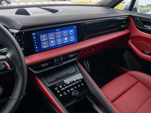 Certified 2025 Porsche Macan Electric image 16