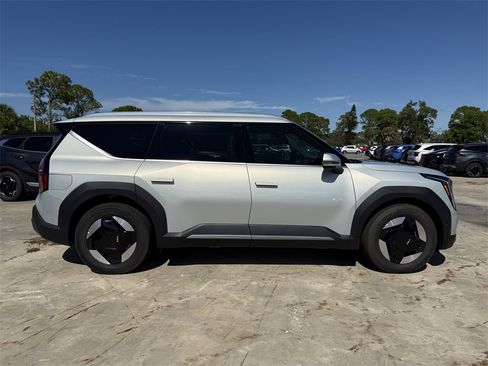 New 2026 Kia EV9 Wind image 3