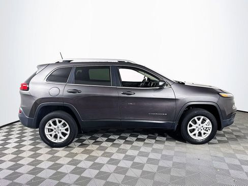 Used 2018 Jeep Cherokee Latitude Plus w/ Comfort/Convenience Group AWD/4WD image 8