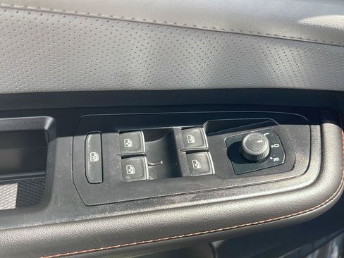 Used 2025 Volkswagen Atlas Peak Edition SE AWD/4WD image 24