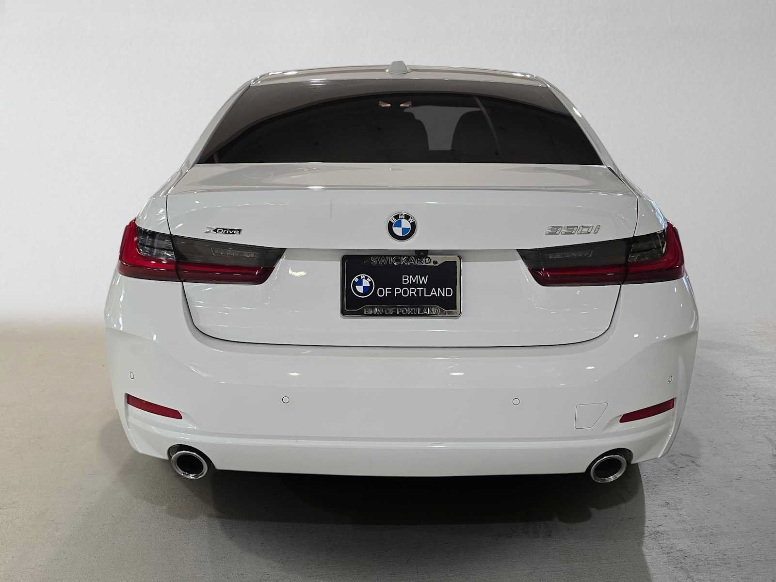 Used 2024 BMW 330i xDrive Sedan w/ Convenience Package AWD/4WD image 4