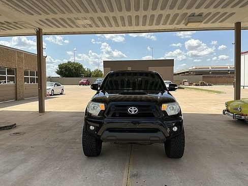 Used 2014 Toyota Tacoma PreRunner w/ TRD Sport Package RWD image 2