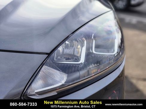 Used 2022 Ford Escape SE w/ Cold Weather Package image 10