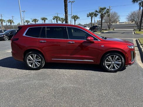 Used 2022 Cadillac XT6 Premium Luxury w/ Technology Package image 7