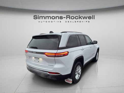 Used 2023 Jeep Grand Cherokee Laredo X image 7