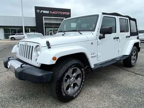 Used 2017 Jeep Wrangler Unlimited Sahara AWD/4WD image 6