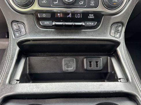 Used 2019 Chevrolet Suburban Premier RWD image 46